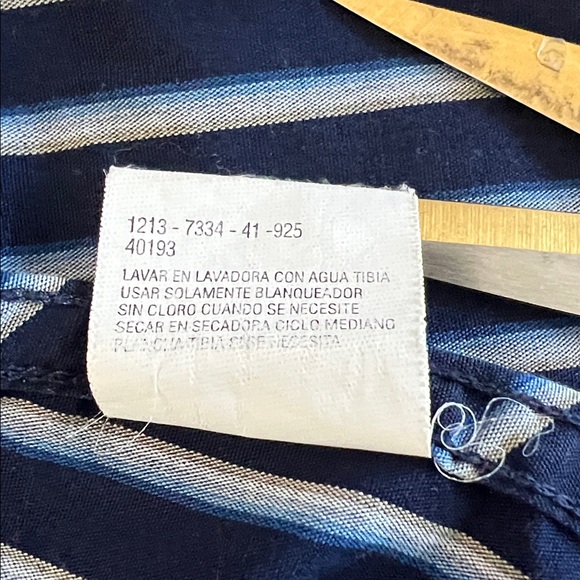 Haggar Enterprise Men’s Navy and White Striped Button Down Dress Shirt - Size L - Picture 5 of 9